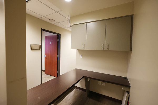 001B Suite200 Hallway Nurse Station 0194