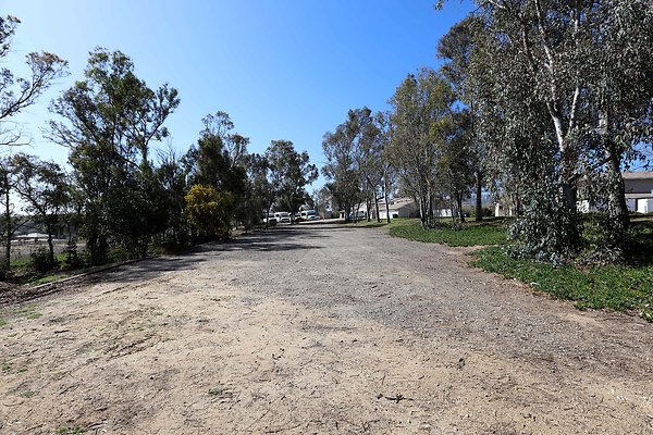 725A Dirt Parking 0053