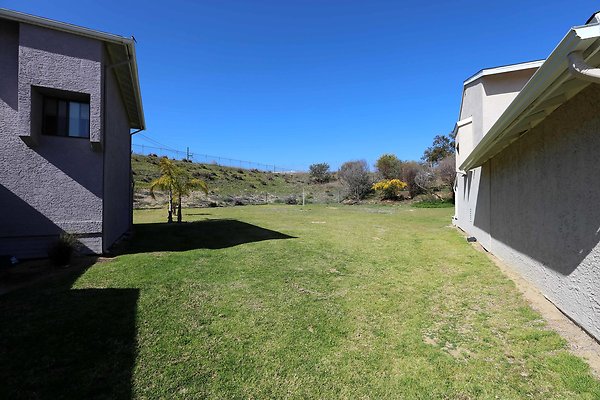 725A Backyard 0062