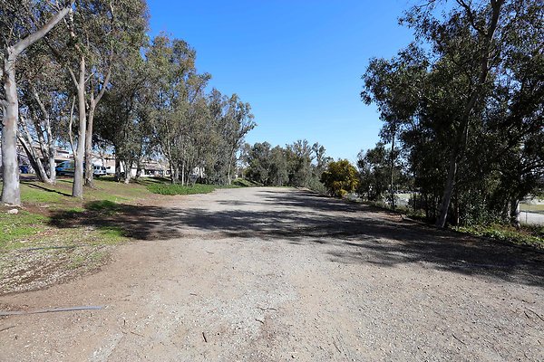 725A Dirt Parking 0055