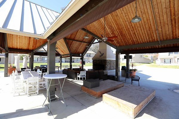725A Pavillion 0072