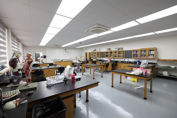 724A CH C104 Science Lab 0485