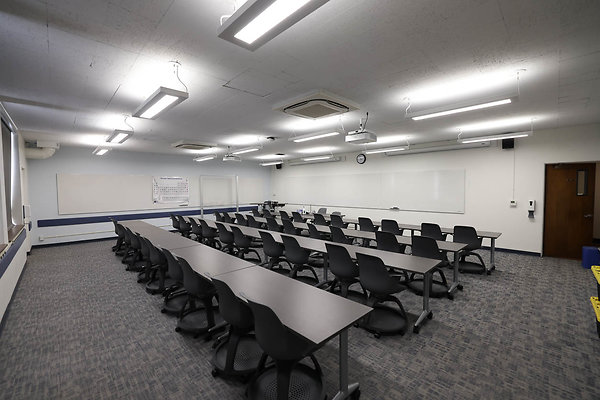 724A CH C114 Classroom 0442