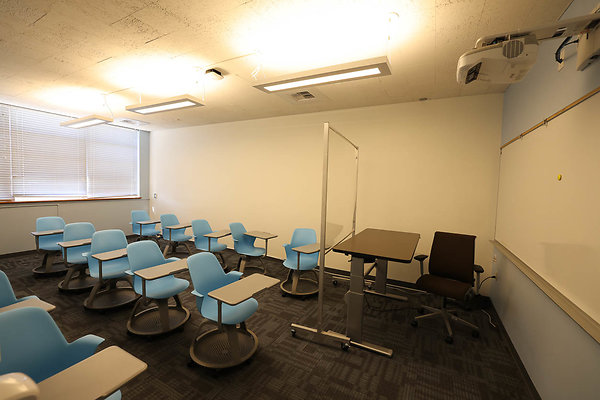 724A CH C213 Classroom 0354