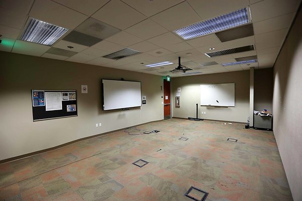 Room 140 0036