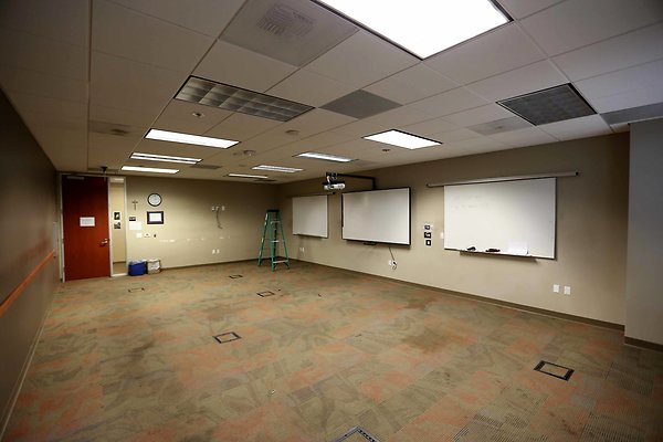 Room 123 0093