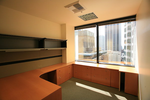 Suite 800 Office 0412 1