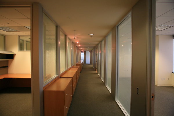 Suite 800 Hallway 0378 1