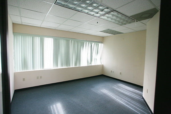 Suite 420 Office2-1 0373 1