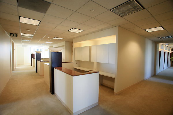 Suite 800 Cubicles &amp; Hallway 0111