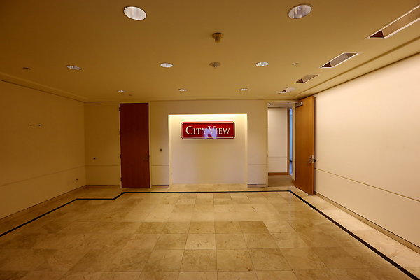 719 -12th Floor West Lobby 0404