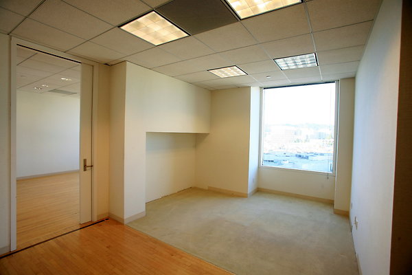 Suite 900 Executive Reception &amp; Office1 0094