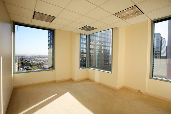 Suite 800 Corner Office 0114