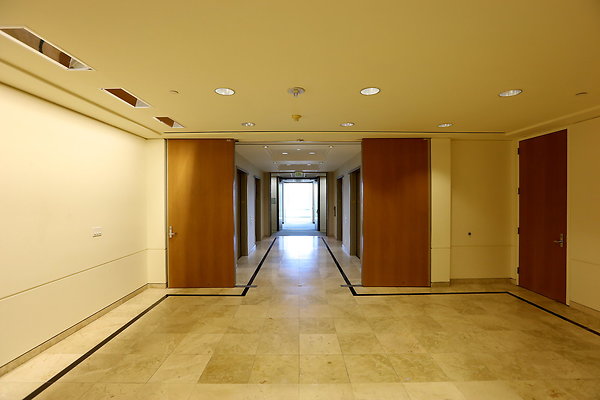 719 -12th Floor West Lobby 0407