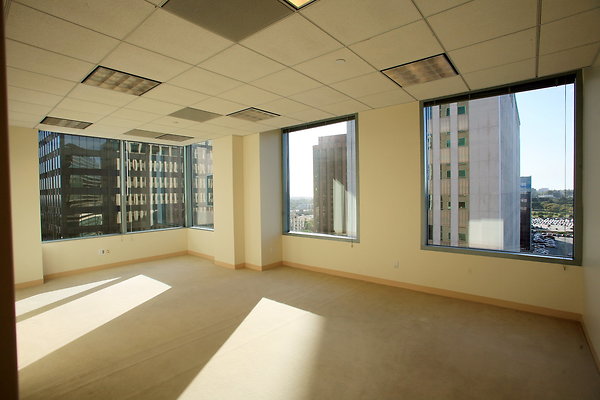 Suite 900 Corner Office 0082