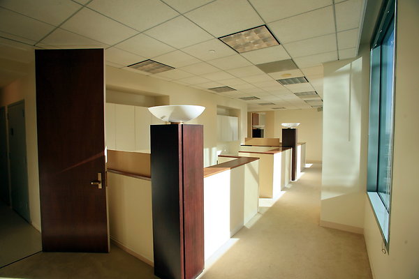 Suite 900 Cubicles &amp; Hallway 0080