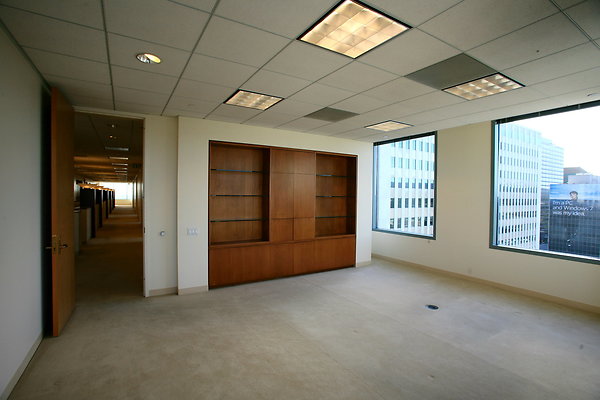 Suite 900 Corner Office 0092