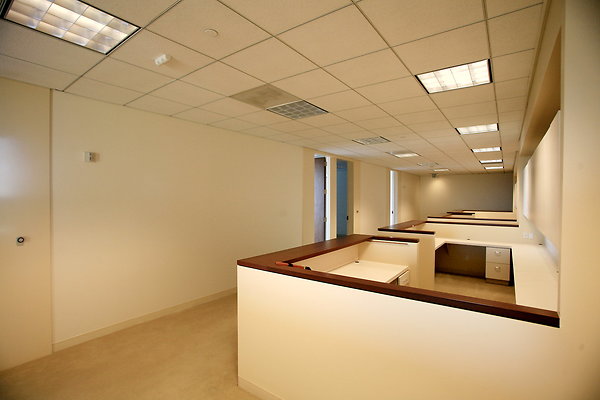 Suite 800 Cubicles &amp; Hallway 0123