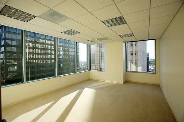 Suite 800 Corner Office 0125