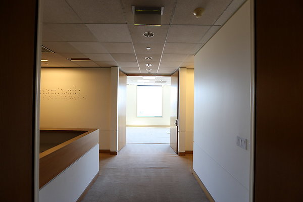 719 -12th Floor East Lobby 0469