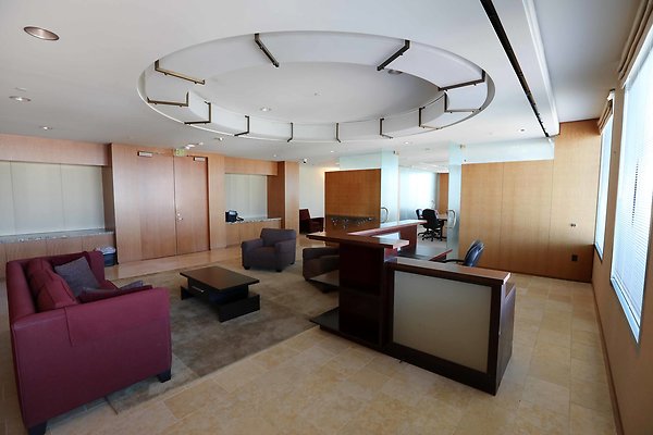 719 18th Floor Lobby 0513