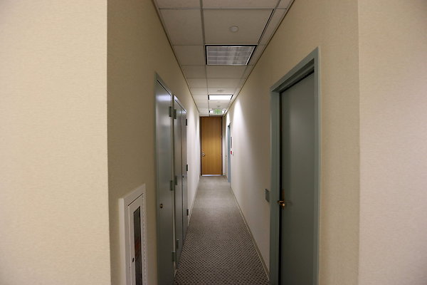 719 -12th Floor West Hallway 0464