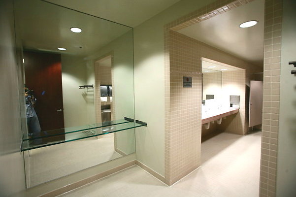 Suite 100 Womens Bathroom 0064 1