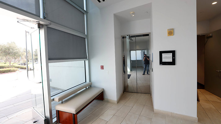 742A Lobby Elevator 0038