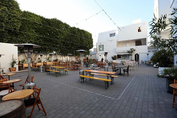 220A Courtyard 0087