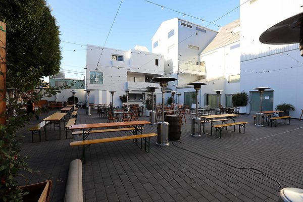 220A Courtyard 0085