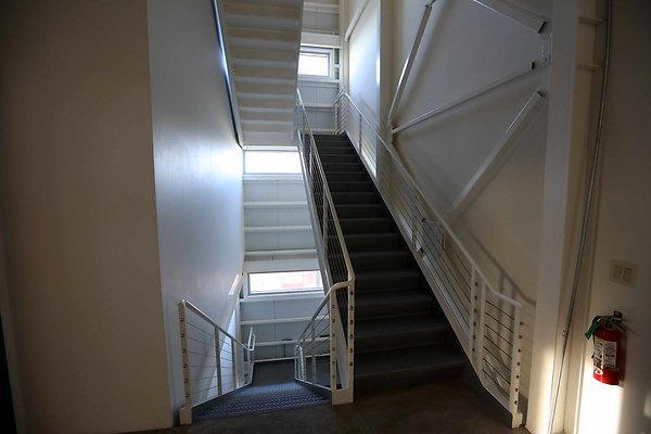 220A Studio 2nd Floor Stairwell 0071