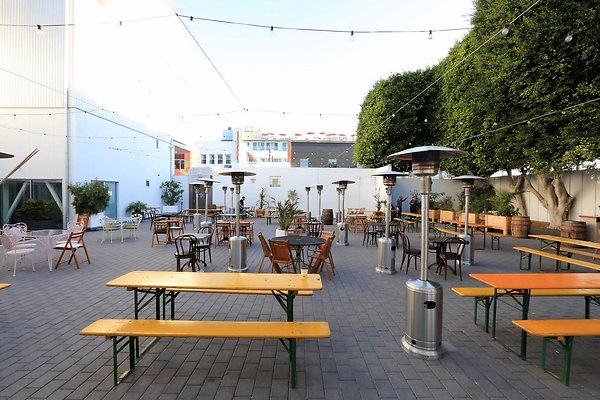 220A Courtyard 0101