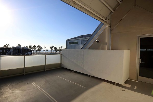 220A Studio Balcony 0061