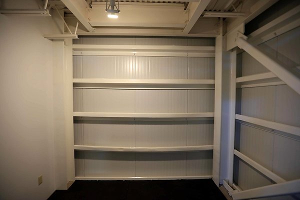 220A Studio 2nd Floor Vault 0049