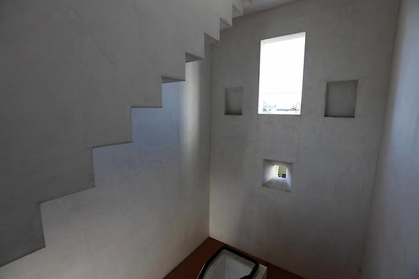 220A Residence Stairwell 0018