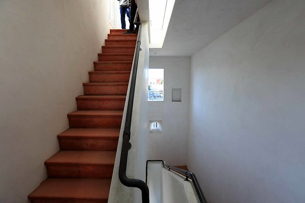 220A Residence Stairwell 0014