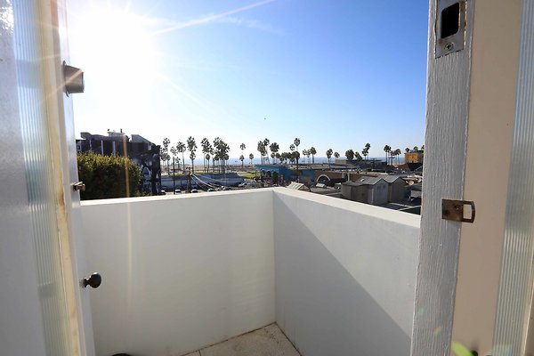 220A Residence Upper Balcony &amp; View 0017