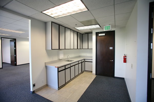 656A Suite 500 Office Kitchen 0425 1