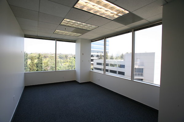 656A Suite 500 Office 0402 1