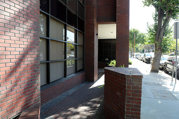 Bld Entrance LS 0011