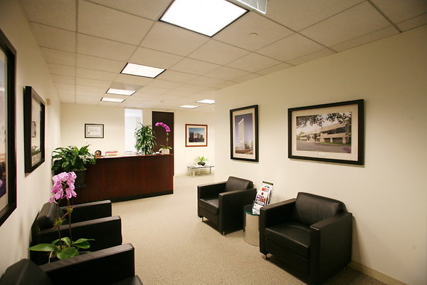 Suite 810 Reception Area 0499 1