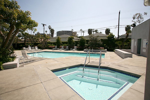 Pool &amp; Jacuzzi 0239 9