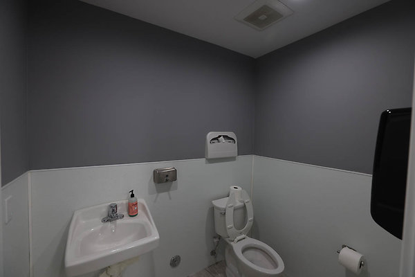 850A Office Bathroom 0218