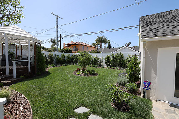 020B Backyard 0122