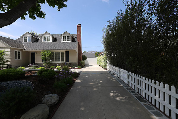 020B Driveway 0104