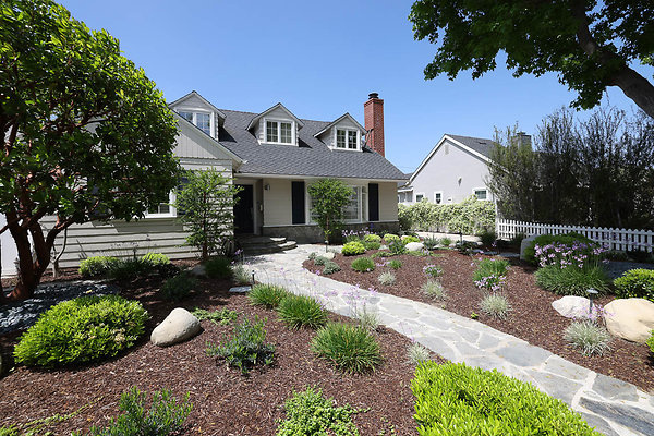 020B Front Yard 0110