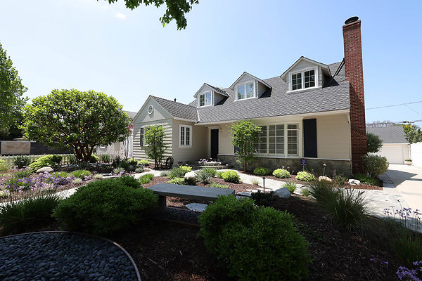 020B Front Yard 0114