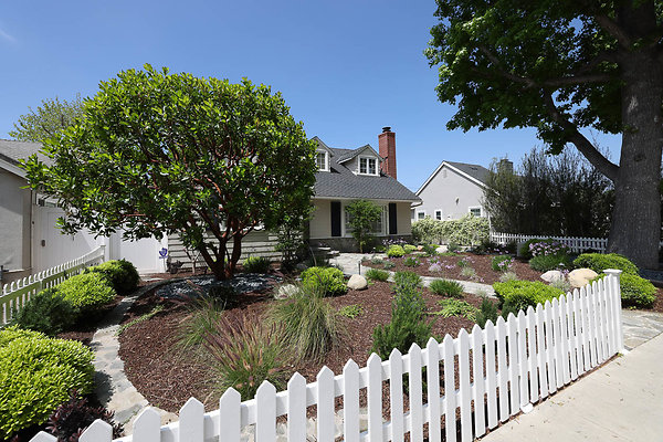 020B Front Ext LS 0109