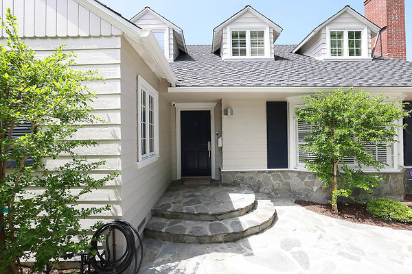 020B Front Door 0107