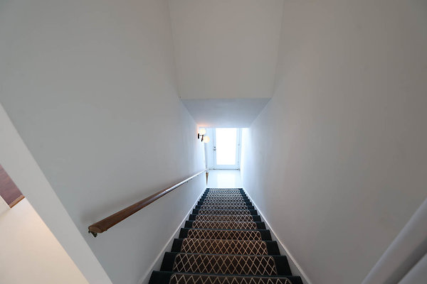 092A Office Stairs Down 0160